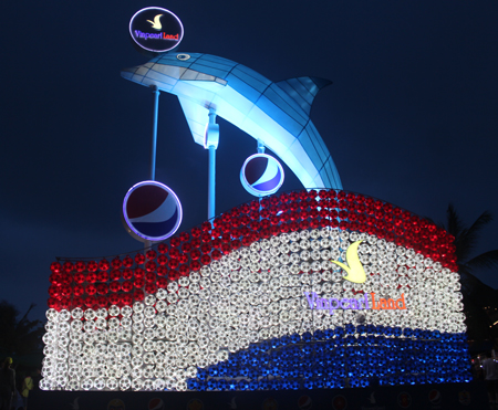 Công trình Đèn lồng cá heo lớn nhất Việt Nam